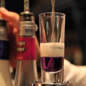 layering_mixology_experts_cocktail_μπαρ_μπαρμαν_ποτο_κοκτειλ